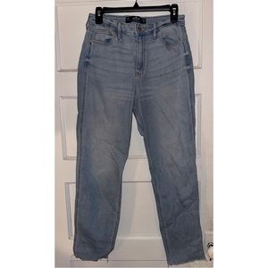 Hollister Ultra High-Rise Mom Jean